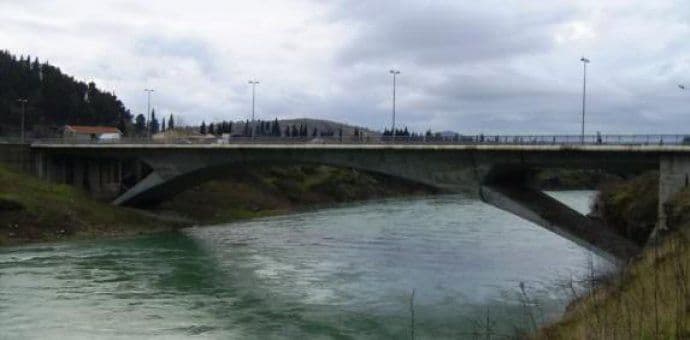 Izvučeno tijelo muškarca iz rijeke Morače Izvučeno tijelo muškarca iz rijeke Morače