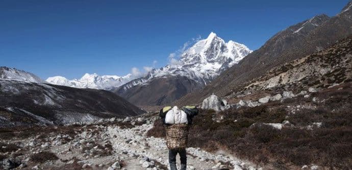 Šerpasi odbijaju da obnove put ka Mont Everestu Šerpasi odbijaju da obnove put ka Mont Everestu