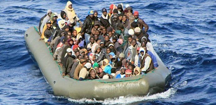 Hiljade imigranata spašeno tokom vikenda iz Sredozemnog mora Hiljade imigranata spašeno tokom vikenda iz Sredozemnog mora