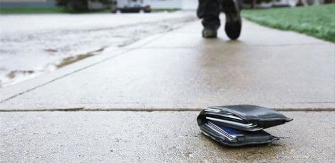 Maturant iz Podgorice vratio Ukrajinki izgubljeni novčanik sa 890 eura Maturant iz Podgorice vratio Ukrajinki izgubljeni novčanik sa 890 eura