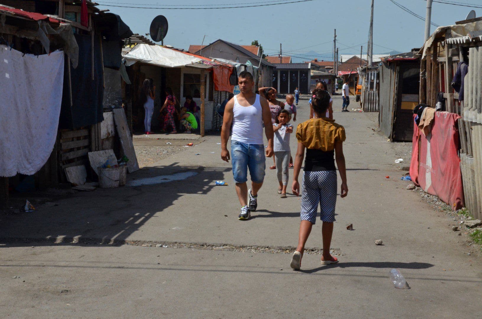 Organizovan povratak dvije porodice na Kosovo Organizovan povratak dvije porodice na Kosovo