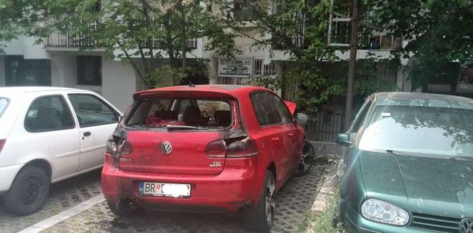 Zapaljeno auto u Makedonskom naselju u Baru Zapaljeno auto u Makedonskom naselju u Baru