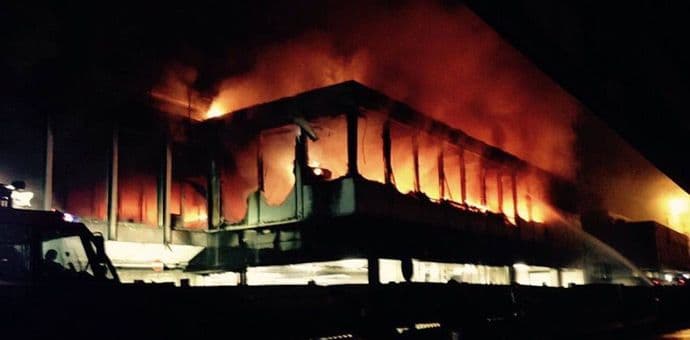 ITALIJA: Požar progutao terminal Aerodroma "Fjumićino" (VIDEO) ITALIJA: Požar progutao terminal Aerodroma "Fjumićino" (VIDEO)