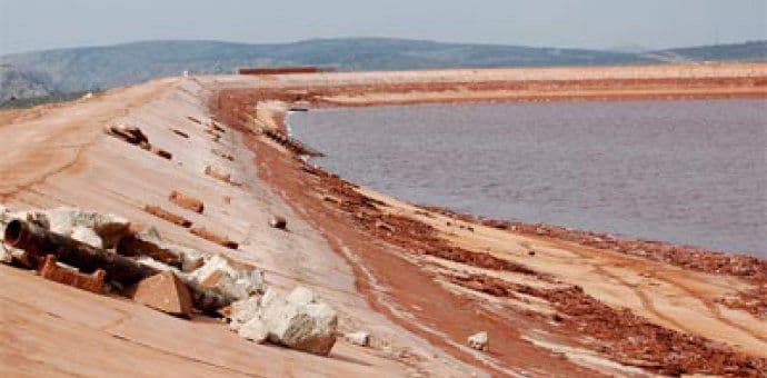 Koncesija za bazen crvenog mulja: Dva centa po kubiku i 3,3 odsto stečene vrijednosti Koncesija za bazen crvenog mulja: Dva centa po kubiku i 3,3 odsto stečene vrijednosti