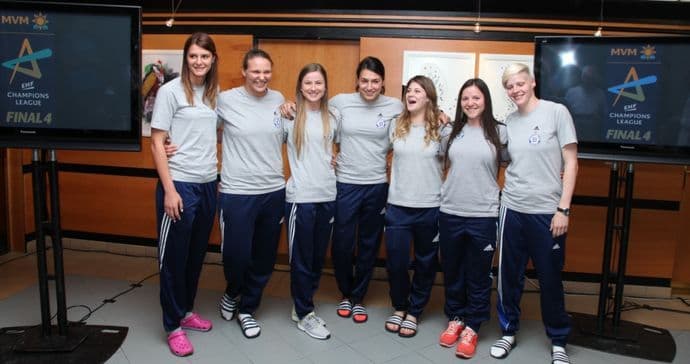 ''Plave'' doputovale u Budimpeštu: Spremne za veliku borbu i pobjedu! ''Plave'' doputovale u Budimpeštu: Spremne za veliku borbu i pobjedu!