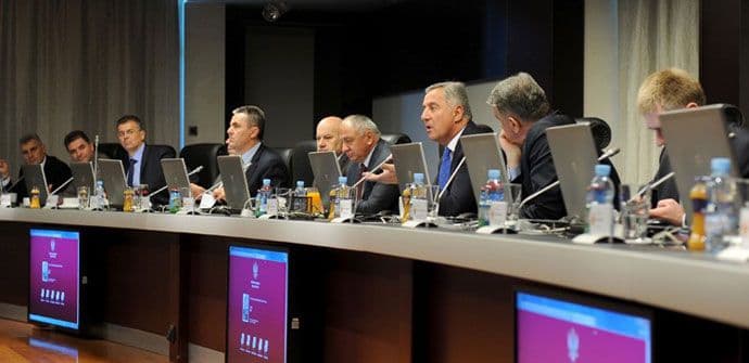 Vlada se zadužuje osam miliona eura za potrebe ambasada Vlada se zadužuje osam miliona eura za potrebe ambasada