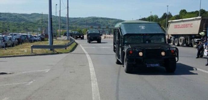 BLIC: Vozila specijalne jedinice MUP-a Srbije krenula na granicu sa Makedonijom BLIC: Vozila specijalne jedinice MUP-a Srbije krenula na granicu sa Makedonijom