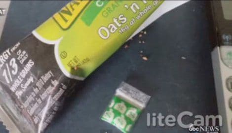 U slatkišu pronašla kokain, pa zvala proizvođača misleći da je dobila nagradu U slatkišu pronašla kokain, pa zvala proizvođača misleći da je dobila nagradu