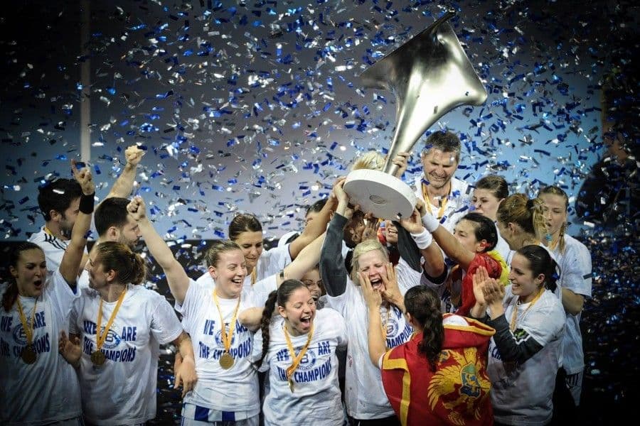 Večeras slavlje rukometašica na Trgu Republike u Podgorici! Večeras slavlje rukometašica na Trgu Republike u Podgorici!