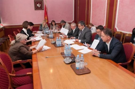 Društveno koristan rad za roditelje koji izbjegavaju plaćanje alimentacije Društveno koristan rad za roditelje koji izbjegavaju plaćanje alimentacije