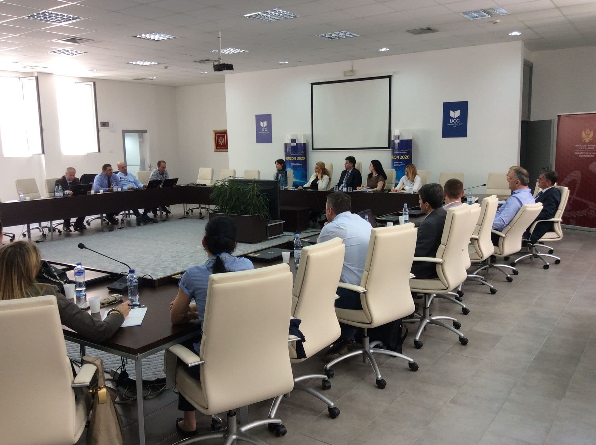 Vlahović sa Nacionalnim kontakt osobama za Horizont 2020 Vlahović sa Nacionalnim kontakt osobama za Horizont 2020