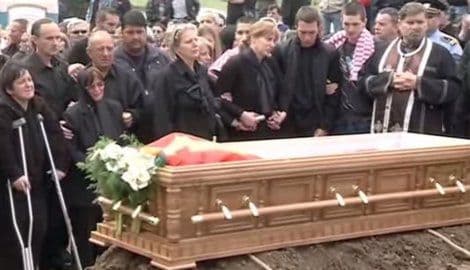 Sahranjeni ubijeni policajci u Kumanovu Sahranjeni ubijeni policajci u Kumanovu
