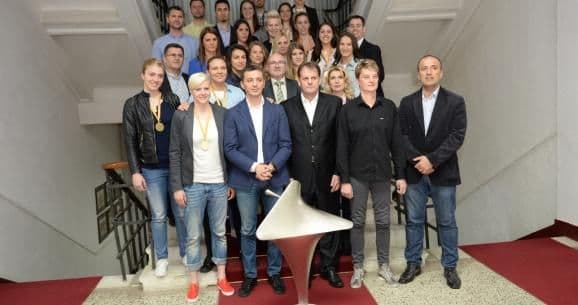 Gradonačelnik primio rukometašice "Budućnosti" Gradonačelnik primio rukometašice "Budućnosti"