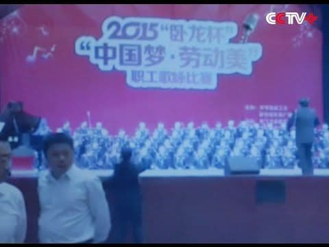 Hor od 80 članova zapjevao i propao kroz binu (VIDEO) Hor od 80 članova zapjevao i propao kroz binu (VIDEO)