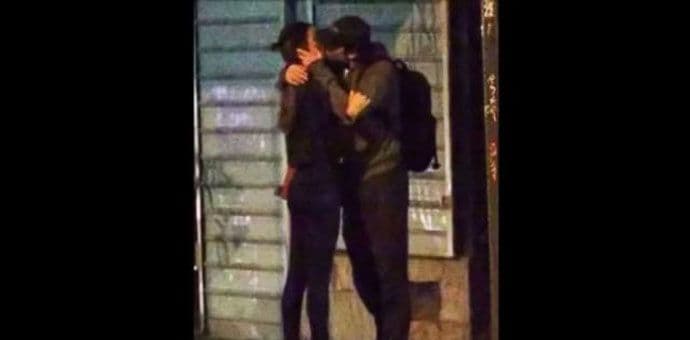 Manekenka i glumac se opustili: Prvi javni poljubac Manekenka i glumac se opustili: Prvi javni poljubac