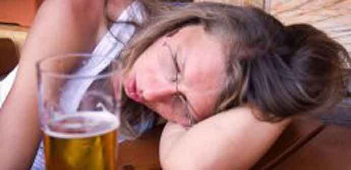 OECD: Opasno opijanje među mladima se povećalo OECD: Opasno opijanje među mladima se povećalo