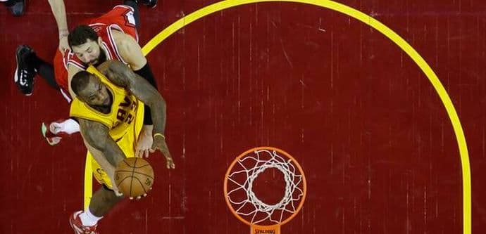 NBA: Džejms razbio Čikago, Hjuston smanjio na 3-2 NBA: Džejms razbio Čikago, Hjuston smanjio na 3-2