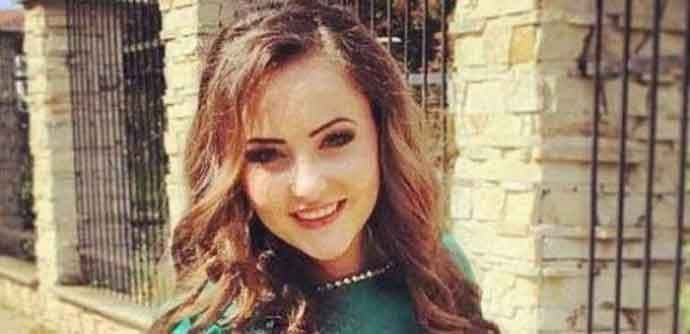 Tinejdžerka poginula pokušavajući na napravi fotografiju na krovu voza Tinejdžerka poginula pokušavajući na napravi fotografiju na krovu voza