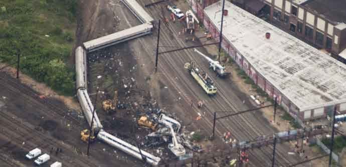 U Filadelfiji voz iskočio iz šina, 200 povrijeđenih U Filadelfiji voz iskočio iz šina, 200 povrijeđenih