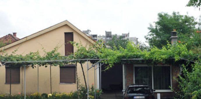 Podgorica: Deveti put bačena bomba na kuću Ivana Buškovića Podgorica: Deveti put bačena bomba na kuću Ivana Buškovića