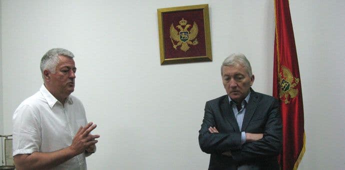 Službi zaštite i spašavanja Tivat uručena digitalna radio oprema  Službi zaštite i spašavanja Tivat uručena digitalna radio oprema