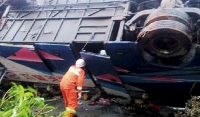 AUTOBUS SLETIO U PROVALIJU: Poginulo 35, povrijeđeno 11 ljudi! AUTOBUS SLETIO U PROVALIJU: Poginulo 35, povrijeđeno 11 ljudi!