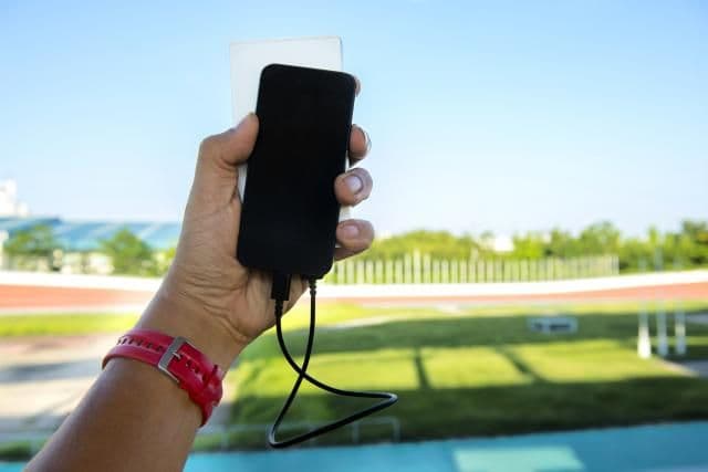 Biljke punjači: Stavite mobilni u zemlju da biste ga napunili Biljke punjači: Stavite mobilni u zemlju da biste ga napunili