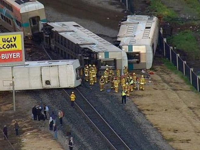 Sudar voza i kamiona, dvoje mrtvih Sudar voza i kamiona, dvoje mrtvih