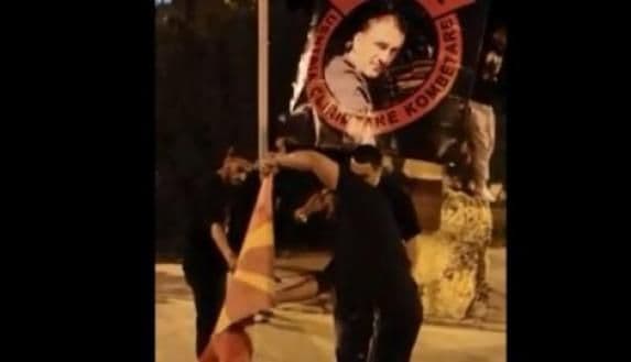 Zapaljena makedonska zastava u Peći Zapaljena makedonska zastava u Peći