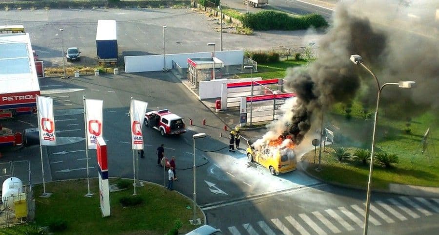 Izgorjelo vozilo Pošte CG Izgorjelo vozilo Pošte CG