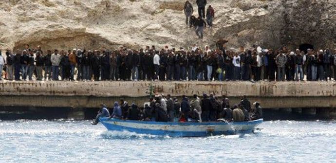 EU spremna za vojnu akciju na Sredozemlju protiv krijumčara migranata EU spremna za vojnu akciju na Sredozemlju protiv krijumčara migranata