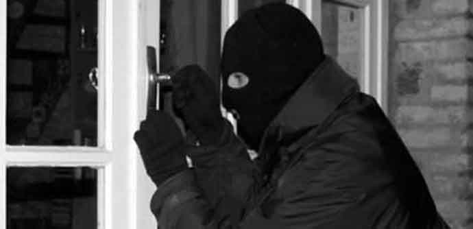 Uhapšen Kosovar zbog sumnje da je počinio 11 teških krađa Uhapšen Kosovar zbog sumnje da je počinio 11 teških krađa