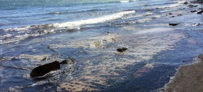 Vanredno stanje u Kaliforniji zbog izlivanja nafte Vanredno stanje u Kaliforniji zbog izlivanja nafte