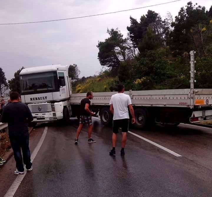 Saobraćajni kolaps od Bara do Sutomora Saobraćajni kolaps od Bara do Sutomora