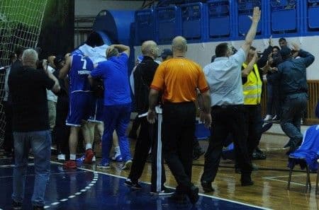 Odluke komesara povodom prekinutog meča Sutjeska - Budućnost Voli Odluke komesara povodom prekinutog meča Sutjeska - Budućnost Voli