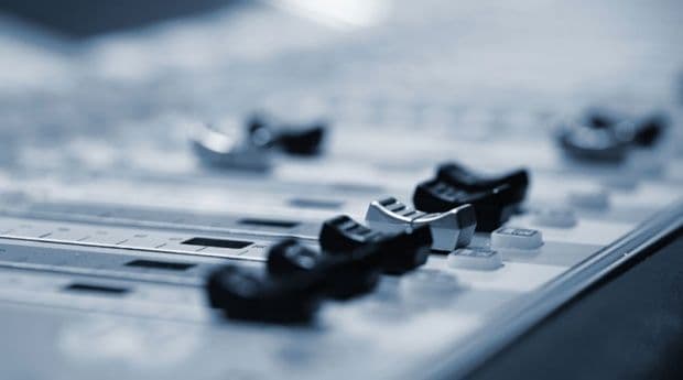 SZO: Više od milijardu ljudi bi moglo da ima problema sa sluhom zbog preglasne muzike SZO: Više od milijardu ljudi bi moglo da ima problema sa sluhom zbog preglasne muzike