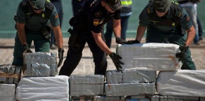 Državljani Srbije i Hrvatske uhapšeni u Španiji zbog šverca tone kokaina Državljani Srbije i Hrvatske uhapšeni u Španiji zbog šverca tone kokaina