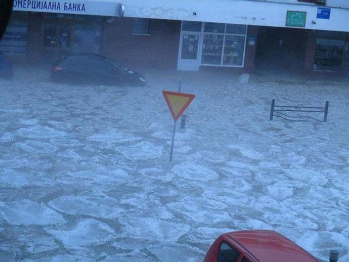 Golubac u Srbiji pogođen gradom i poplavama (FOTO) Golubac u Srbiji pogođen gradom i poplavama (FOTO)