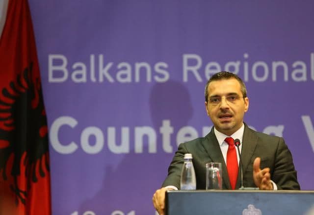 Albanskom ministru policije prijete smrću Albanskom ministru policije prijete smrću