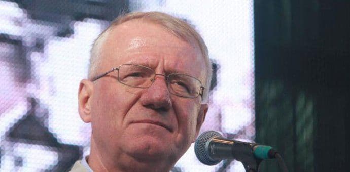 Šešelj: Neću dobrovoljno u Hag, a neću ni bježati Šešelj: Neću dobrovoljno u Hag, a neću ni bježati