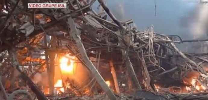 Islamisti zapalili najveću iračku rafineriju (VIDEO) Islamisti zapalili najveću iračku rafineriju (VIDEO)