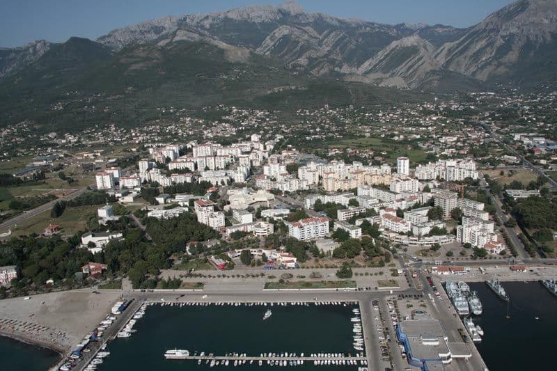 Bar: Beograđanka prijatelja ubola nožem Bar: Beograđanka prijatelja ubola nožem