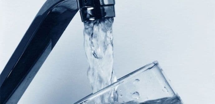 Enormni gubici i krađa vode: Ceh plaćaju građani koji redovno plaćaju račune Enormni gubici i krađa vode: Ceh plaćaju građani koji redovno plaćaju račune