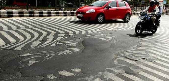 U Indiji se asfalt topi od vrućine U Indiji se asfalt topi od vrućine