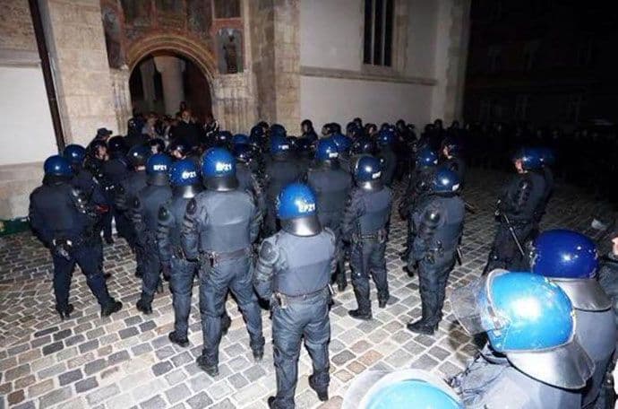 Branitelji napravili haos na zagrebačkom trgu Branitelji napravili haos na zagrebačkom trgu