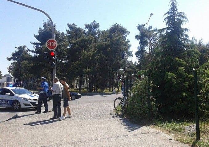 PODGORICA: Udario dječaka biciklistu, pa pobjegao PODGORICA: Udario dječaka biciklistu, pa pobjegao