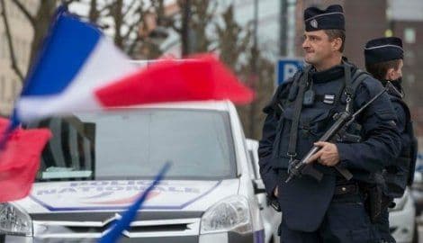 Francuska: Otac ubio dvoje djece, treće u kritičnom stanju Francuska: Otac ubio dvoje djece, treće u kritičnom stanju