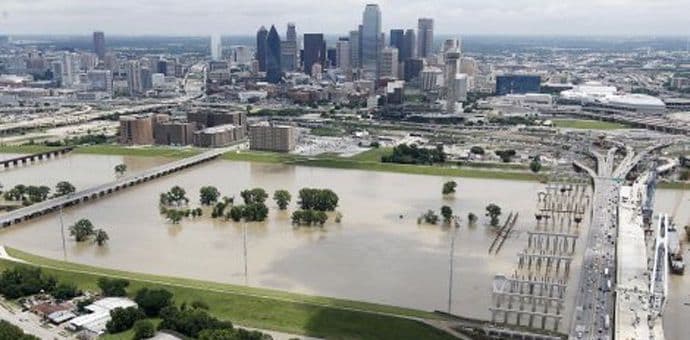 Teksas: Nestalo 11 osoba, proglašeno stanje elementarne nepogode Teksas: Nestalo 11 osoba, proglašeno stanje elementarne nepogode