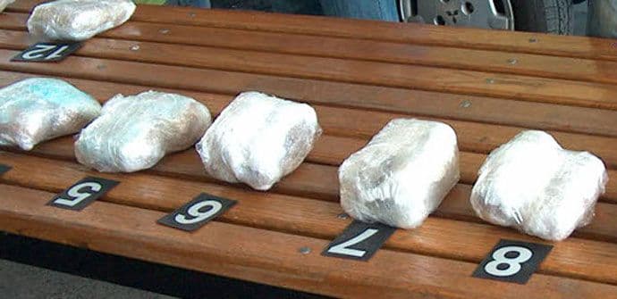 Dan: U Cirihu uhapšeno pet crnogorskih državljana osumnjičenih za šverc kokaina Dan: U Cirihu uhapšeno pet crnogorskih državljana osumnjičenih za šverc kokaina