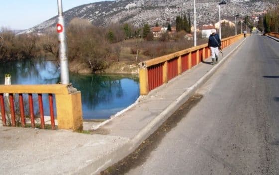 Danilovgrad: Dječaci skočili u Zetu da spasu samoubicu Danilovgrad: Dječaci skočili u Zetu da spasu samoubicu